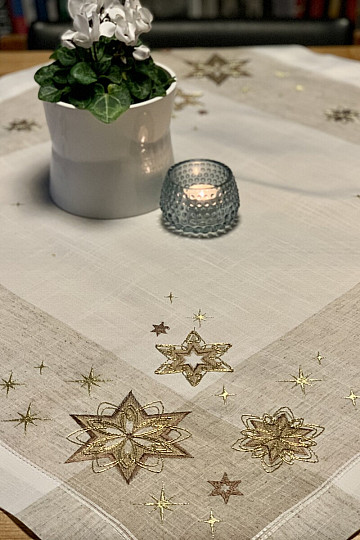 Bestickte Weihnachtstischdecke, Sternschal