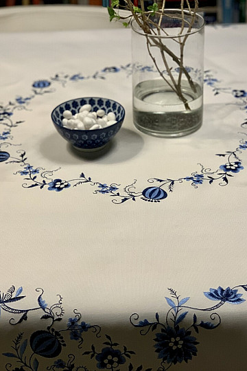 Bestickte Tischdecken ZWIEBELBLAU-WEISS