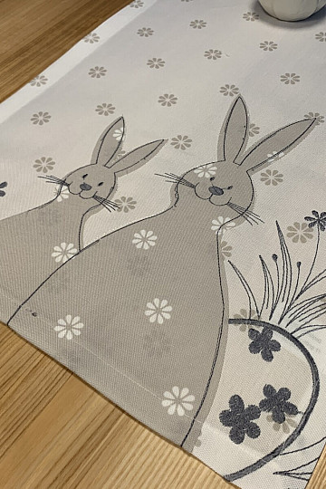Bestickte Tischdecken und Schals HASE weiß