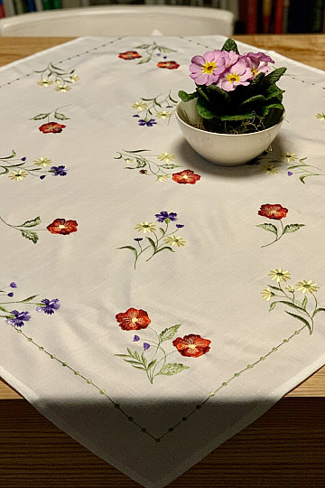 Bestickte Tischdecke BLUMEN IM QUADRAT