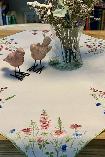 Bestickte Tischdecke und Schal WIESENBLUMEN
