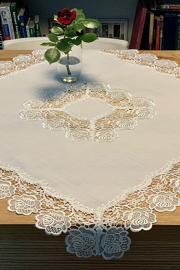 Weiße Rosen-Spitzen-Tischdecke