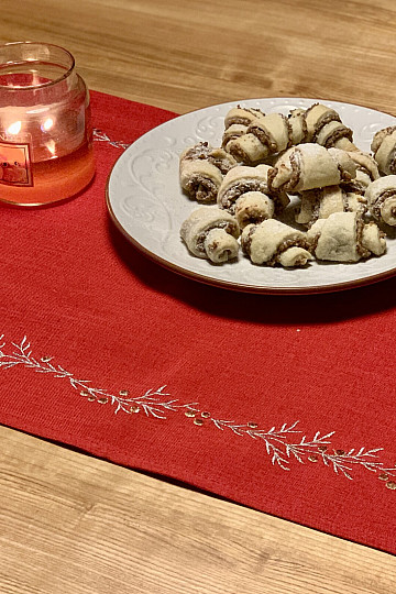 Bestickte Weihnachtstischdecke und Schal MISTLET RED