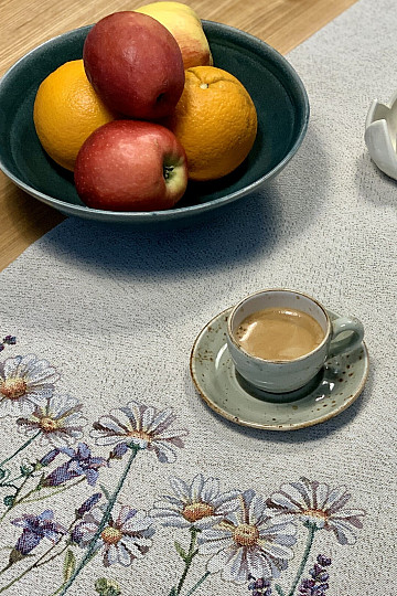 Gobelin-Tischdecke und Schal Frühlingspflege