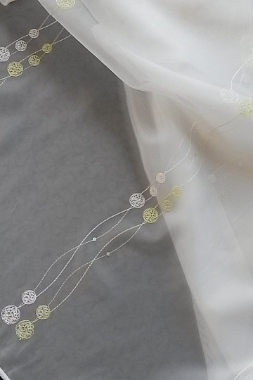 Voile-Gardine mit der Stickerei grüner Gerster 11115/500