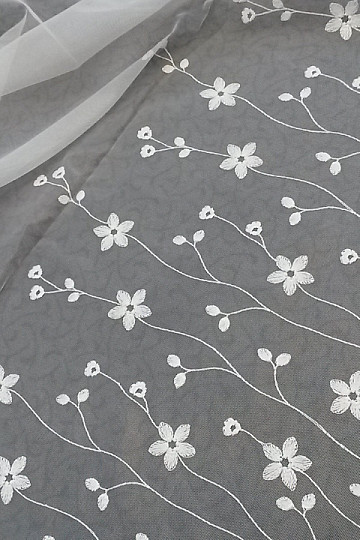 Moderne bestickte Gardine GERSTER 11666 weiße Blumen