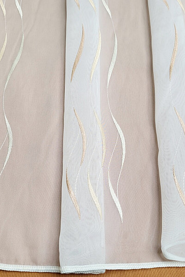 Voile-Gardine mit der beigen Stickerei Gerster 195/0200