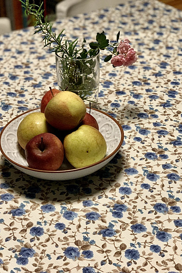 LAURA Tischdecke - kleine blaue Blumen