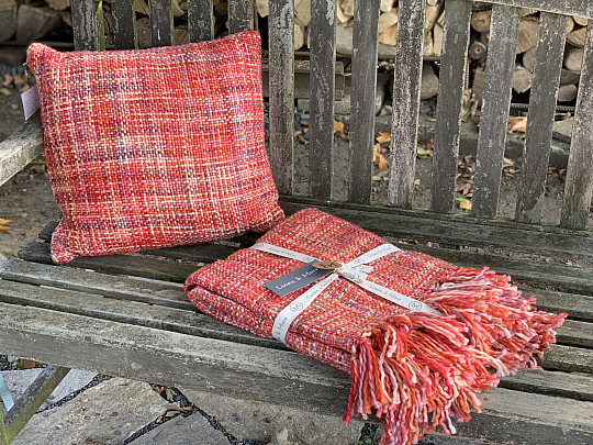 Luxuriöses Dekokissen YARA RED rot