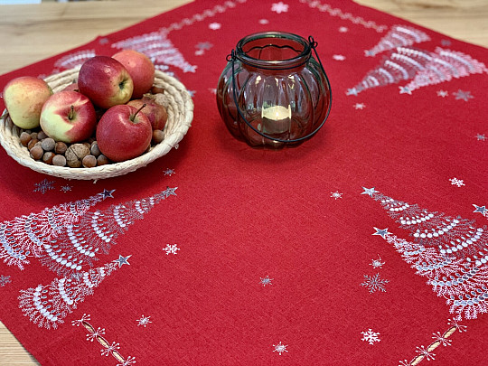 Bestickte Weihnachtstischdecke und Schals ROTE BÄUME