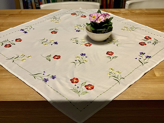 Bestickte Tischdecke BLUMEN IM QUADRAT