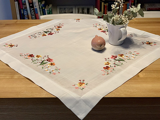Bestickte Tischdecke und Schal GARTENBLUMEN