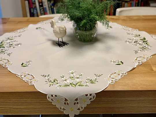 DAISY bestickte Tischdecke und Schal