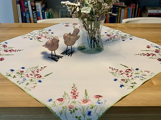 Bestickte Tischdecke und Schal WIESENBLUMEN