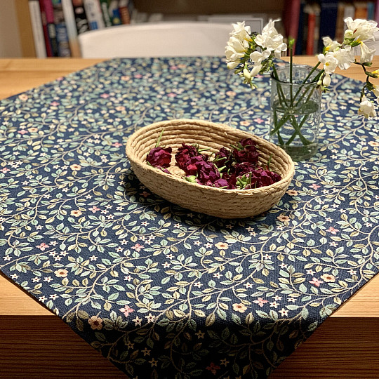 Gobelin-Tischdecke und Schal TREE OF HAPPINESS allover BLAU