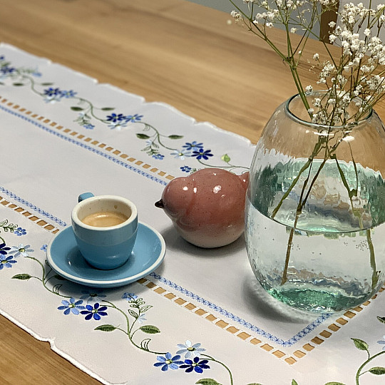 Bestickte Tischdecke und Schal VERGESSENE BLUMEN