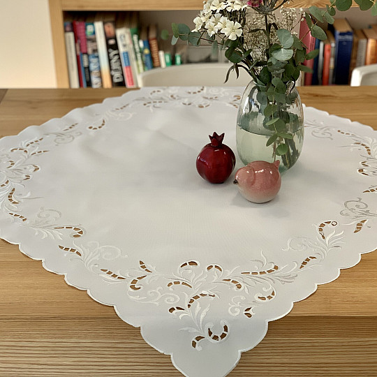 Tischdecke und Schal WEISS DURCHSCHNITT