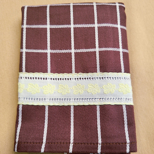 OMAS BRAUNE HANDTÜCHER MIT BLÄTTERN