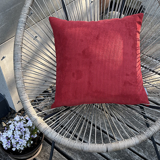 Dekorativer Kissenbezug DARVEN RED