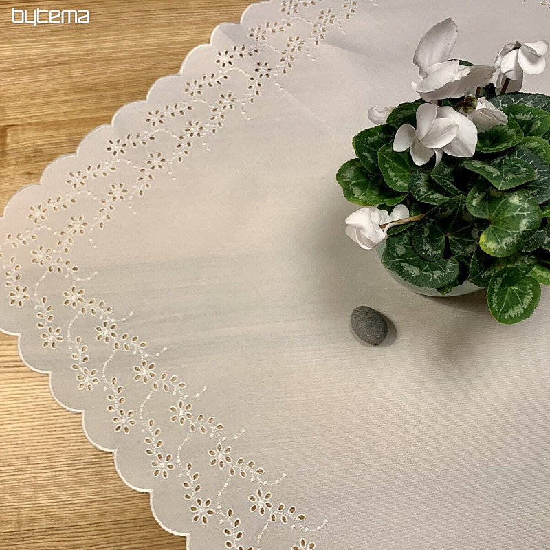 Bestickte Tischdecke und ovale BESTICKTE BLUMEN weiß