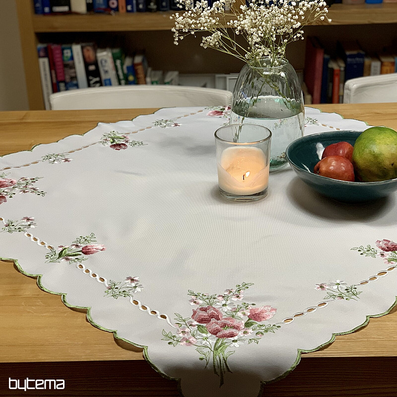 Bestickte Tischdecke und Schal, Tulpenstrauß