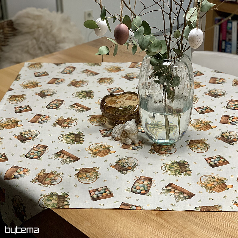 Ostertischdecke und Schal, bunte Eier