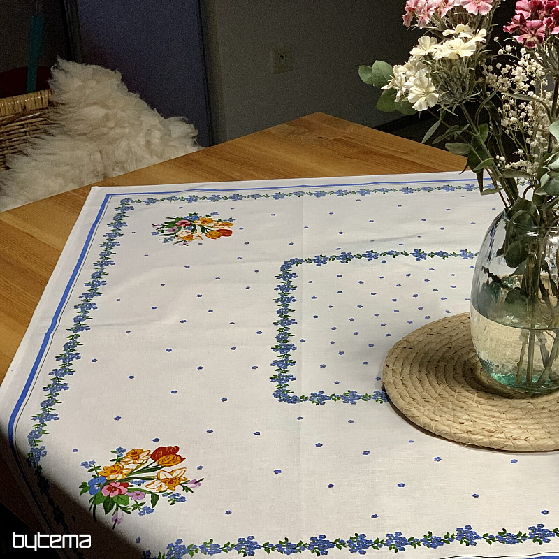 Tischdeckenstrauß mit Narzissen