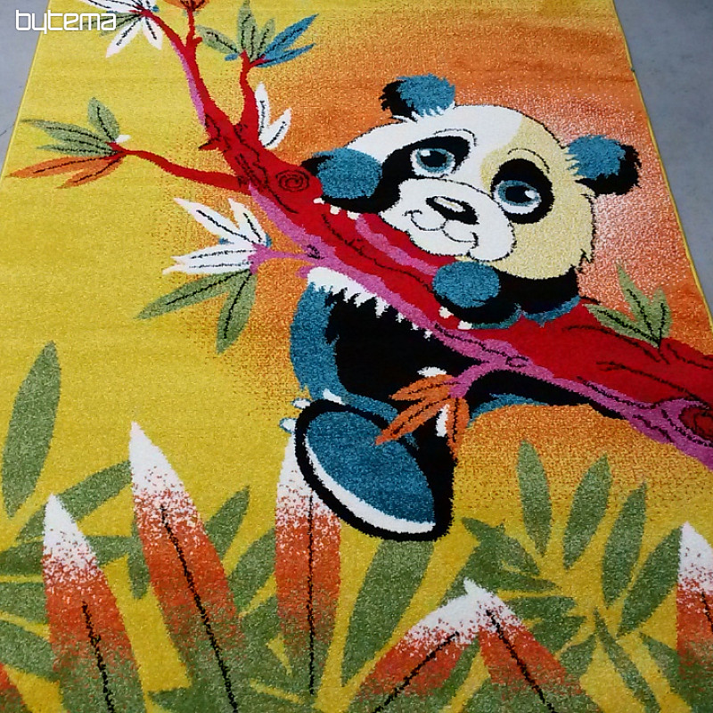 Kinderteppich Stückware PANDA auf dem Baum