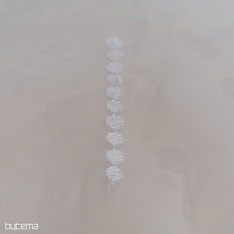 Bestickter Vorhang für ein Buntglasfenster – weiße Perlen