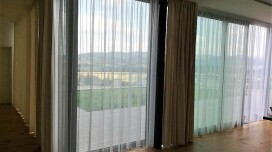 Glasierte Wand in einem Neubau