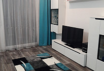 Modernes Wohnzimmer mit Türkiskombination