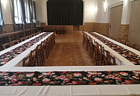 Tischdecken für das Kulturzentrum der Gemeinde Lešná