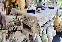 Baumwollstoffe mit Frühlings- und Sommermotiven