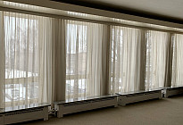 Gemeinde Březová - Montage von Schienen und Vorhängen