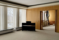 Gemeinde Březová - Montage von Schienen und Vorhängen