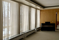 Gemeinde Březová - Montage von Schienen und Vorhängen