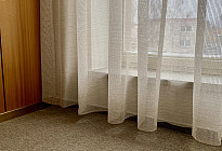 Gemeinde Březová - Montage von Schienen und Vorhängen