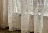 Gemeinde Březová - Montage von Schienen und Vorhängen