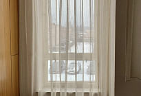 Gemeinde Březová - Montage von Schienen und Vorhängen