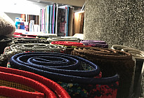 Große Auswahl an Teppichen in verschiedenen Größen ....