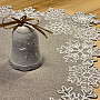 Bestickte Weihnachtstischdecke grau mit Flocken