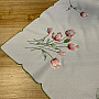 Bestickte Tischdecke und ovale bestickte TULPEN