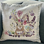 Gobelin-Kissenbezug BUNNY IN A FRAME beige kariert