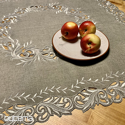 Bestickte Tischdecke mit grauen Zweigen
