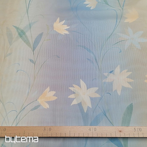 Hellblauer Vorhang mit Blumen