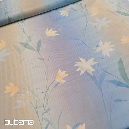 Hellblauer Vorhang mit Blumen