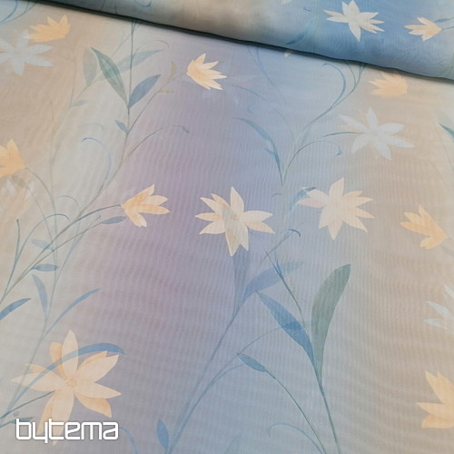 Hellblauer Vorhang mit Blumen
