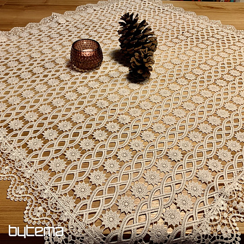 Spitzentischdecke mit weißen Blumen