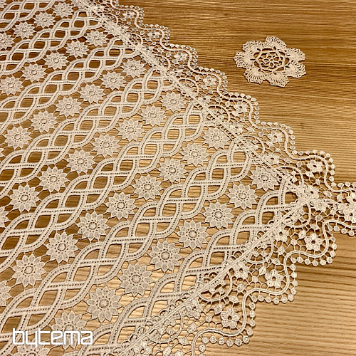 Spitzentischdecke mit weißen Blumen