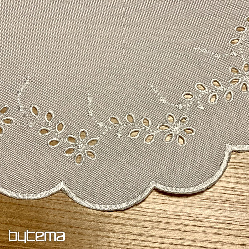 Bestickte Tischdecke und ovale BESTICKTE BLUMEN weiß